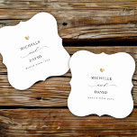 Porta-copo De Papel Escrito Elegante Moderno - Favor Dourado Mínimo do<br><div class="desc">A festa de casamento moderna favorece a porta copos de papel com seus nomes personalizados na elegante caligrafia de escrita suave, os nomes dos casais e a data de sua celebração. Essa é a versão minimalista em preto e branco com detalhes cardíacos ouros. Excelente também para chás de panela, noivados...</div>