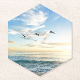 Porta-copo De Papel Pássaros em voo sobre o oceano
