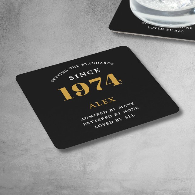 Porta-copo De Papel Quadrado 50º Aniversário Nome 1974 Chic Dourado Negro Elega (Premium 50th Birthday Black and Gold Personalized Paper Coasters - Celebration Elegance.)