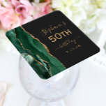Porta-copo De Papel Quadrado Agate Script Emerald Green - 50º Aniversário Doura<br><div class="desc">Estas elegantes portas copos modernas da 50ª festa de aniversário apresentam uma cor d'água esmeralda verde agate design com falso brilho dourado. Personalize facilmente o texto dourado num fundo preto ardente com o nome do convidado de honra,  o ano de aniversário e a data.</div>