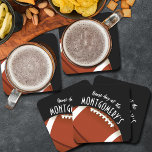 Porta-copo De Papel Quadrado American Futebol Black<br><div class="desc">As portas copos de papel personalizáveis apresentam um futebol americano a preto e as palavras "É o Dia do Jogo!" juntamente com o seu sobrenome. Mais cores e itens correspondentes em nossa loja.</div>
