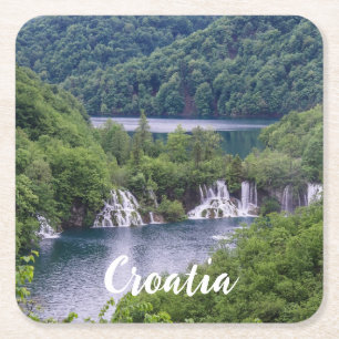 Porta-copo De Papel Quadrado Cascata em cascata com floresta verde na Croácia