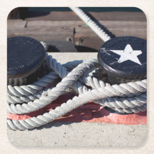 Porta-copo De Papel Quadrado Corda amarrada a dois postes de amarração