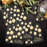 Porta-copo De Papel Quadrado Enfeites de natal Dourados em preto<br><div class="desc">Os ornamentos elegantes de ouro e árvore de Natal branca em fundo preto, estas portas copos pesadas de celulose de papel são perfeitas para uma festa de janto de feriados, uma festa corporativa de Natal, uma casa de férias aberta, evento de casamento, presente de festas de festas e muito mais....</div>