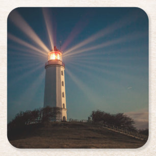 Porta-copo De Papel Quadrado Farol em um monte que brilha na noite