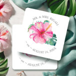 Porta-copo De Papel Quadrado Flor de Hibiscus de Casamento Tropical<br><div class="desc">Traga um pop de cor-de-rosa vibrante para o seu janto de ensaio ou festa de noivado com estas incríveis portas copos de casamento tropicais. Projetados com uma réplica do meu trabalho de arte de aquarela original, eles apresentam lindas flores de hibisco e folhas de palma de monstera em tons vibrantes...</div>