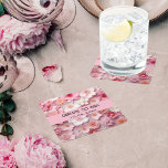 Porta-copo De Papel Quadrado Flores cor-de-rosa, festa de aniversário branca<br><div class="desc">Um padrão de flor rosa e branca. Personalize e adicione um nome e data.</div>