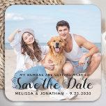 Porta-copo De Papel Quadrado Foto de Cão de Casamento de Pet do Noivado Moderno<br><div class="desc">Adicione o toque final ao seu casamento com cães salve as datas com estas fotos personalizadas, e personalizado 'Meus humanos estão se casando... Salve os adesivos da Data'. Personalize com sua foto, nomes e data favoritos. Esse cão de casamento salva os adesivos são perfeitos para a festa de noivado, salve...</div>