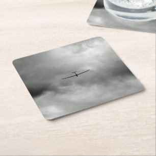 Porta-copo De Papel Quadrado Glider voando no céu das cinzas