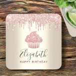 Porta-copo De Papel Quadrado Glitter cor-de-rosa pinga a festa de ouro feminino<br><div class="desc">Relaxe com sua bebida favorita e proteja seus móveis com essas portas copos de papel personalizadas, simples, modernas, giras e na moda. Um cupcake de ouro, rosa, uma tipografia elegante com guiões e gotas de relíquio, reluz, cobre um fundo de ouro mbre de champanhe metálico falso. Personalize com o nome...</div>