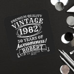 Porta-copo De Papel Quadrado Idade para Perfeição Vintage Personalizada Anivers<br><div class="desc">Adicione um toque de charme de vintage à sua celebração com a nossa Porta copos de papel quadrado de aniversário de Vintage personalizada com a nossa idade à perfeição. Perfeito para festa de aniversário de rock 'n roll e design clássicas com temas nostálgicos, essas portas copos apresentam um retrô que...</div>