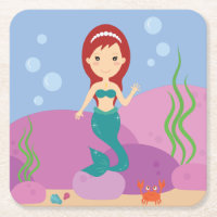 Menina Sereia na paisagem marinha submarina