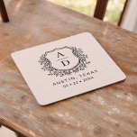 Porta-copo De Papel Quadrado Monograma Floral Cor-de-Rosa Blush Crest Modern<br><div class="desc">Adicione um toque elegante à sua comemoração com a Porta copos de papel quadrado do Monograma Moderno. Apresentando um sofisticado design de crista monograma, essas portas copos são perfeitas para casamentos, festas de noivado ou chás de panela. A forma quadrada de na moda e as superfícies absorventes de papel de...</div>