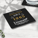 Porta-copo De Papel Quadrado Nascer de 60.o aniversário personalizado de 1965 V<br><div class="desc">Uma design de porta copos clássica personalizada para aquela celebração de aniversário para alguém nascer em 1965 e fazer 60 anos. Adicione o nome a este design preto, branco e dourado estilo retrorreflector vintage para um presente de aniversário de 60 anos personalizado. Edite facilmente o nome e o ano com...</div>