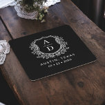 Porta-copo De Papel Quadrado Negra Monograma de Festa Floral de Casamento Elega<br><div class="desc">Adicione um toque elegante à sua comemoração com a Porta copos de papel quadrado do Monograma Moderno. Apresentando um sofisticado design de crista monograma, essas portas copos são perfeitas para casamentos, festas de noivado ou chás de panela. A forma quadrada de na moda e as superfícies absorventes de papel de...</div>