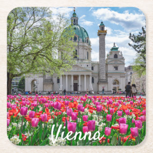 Porta-copo De Papel Quadrado Rua. Charles Church em primavera em Viena, Áustria