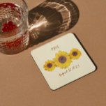 Porta-copo De Papel Quadrado trio personalizado de girassol - casamento de cele<br><div class="desc">Trio de girassol - portas copos de papel personalizadas para festas de casamento de celeiro. Três girassóis arranjados em seguida. Design único no tempo de colheita. Por Alma Wad. Vem com fundo de cor creme. Você pode mudar isso agora.</div>