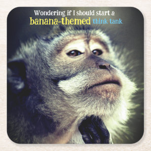 Porta-copo De Papel Quadrado Um macaco pensativo pensando em uma citação engraç