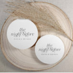 Porta-copo De Papel Redondo A Noite Antes do Janto de ensaio de casamentos Ele<br><div class="desc">Portas copos redondas simples e elegantes para o seu janto de ensaio,  com "a noite anterior" na escrita negra clássica. Um design eterno que adiciona um toque personalizado à sua celebração.</div>