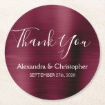 Porta-copo De Papel Redondo Burgundy & White Modern Wedn Obrigado<br><div class="desc">Burgundy e White Faux Metallic Stainless Steel Modern e Elegante Casamento Obrigado Portas copos. Estas Coasters de Cranberry Burgundy podem ser personalizadas para incluir o seu nome e a data do casamento. As Portas copos Roxas de Marsala fazem parte da Coleção de Casamentos Burgundy. Itens personalizados adicionais podem ser criados...</div>