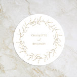 Porta-copo De Papel Redondo Casamento Dourado Clássico em Greenery<br><div class="desc">Apresentando a nossa Design de Porta copos de Papel Arredondado Clássico e Dourado Verde - meticulosamente projetada para incorporar uma estética romântica moderna. Apresentando uma mistura clássica de fundo branco limpo com folhas delicadas de ouro graciosamente complementadas por um simples roteiro de caligrafia emparelhado com uma fonte serif subestimada. O...</div>
