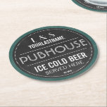 Porta-copo De Papel Redondo Chalkboard - Sinal de Casal Personalizado Publicar<br><div class="desc">Fundo do quadro verde e área de placa de placa em círculo de quadro negro com texto personalizado para o casal feliz. Personalize as iniciais e o sobrenome e a data estabelecida para um casamento ou presente de aniversário único.</div>