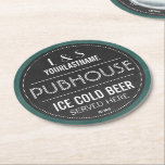 Porta-copo De Papel Redondo Chalkboard - Sinal de Casal Personalizado Publicar<br><div class="desc">Fundo do quadro verde e área de placa de placa em círculo de quadro negro com texto personalizado para o casal feliz. Personalize as iniciais e o sobrenome e a data estabelecida para um casamento ou presente de aniversário único.</div>