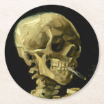 Porta-copo De Papel Redondo Esqueleto de Fumagem de Van Gogh<br><div class="desc">Portas copos de papel com a pintura a óleo de Vincent van Gogh Crânio de um esqueleto com cigarro queimado (1885-86). Um presente excelente para fãs do Poste-impressionismo e da arte holandesa!</div>