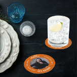 Porta-copo De Papel Redondo Foto da lenda do homem queimada festa de aniversár<br><div class="desc">Um fundo cor de laranja queimado por uma tendência. Texto: O Homem,  O Mito,  A Lenda. Personalize e adicione seu nome,  idade e foto. Texto branco.</div>