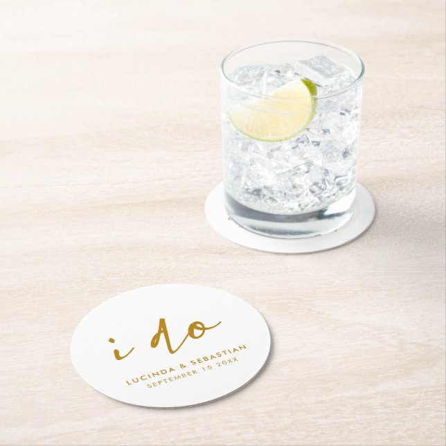 Porta-copo De Papel Redondo Mínimo Dourado e Branco no Dia do Casamento (Insitu)