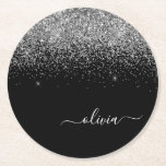 Porta-copo De Papel Redondo Nome da Rapariga do Script de Largura Preta do Sil<br><div class="desc">Portas copos de papel de nome do monograma do script Glitter Glitter de Preto e Silver Sparkle. Isso faz a formatura perfeita,  aniversário,  casamento,  chá de panela,  aniversário,  chá de fraldas ou presente de festa de solteira para alguém que ama luxo de vidro e estilos quíticos.</div>