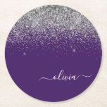 Porta-copo De Papel Redondo Nome do Monograma da Rapariga Roxa de Prata<br><div class="desc">Portas copos de papel de nome do monograma do script Glitter roxo e Silver Sparkle. Isso faz a formatura perfeita,  aniversário,  casamento,  chá de panela,  aniversário,  chá de fraldas ou presente de festa de solteira para alguém que ama luxo de vidro e estilos quíticos.</div>