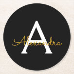 Porta-copo De Papel Redondo Nome do Monograma Rapariga de Script Moderno Doura<br><div class="desc">Portas copos de papel com nome de monograma de script simples preto e Dourado. Isso faz a formatura perfeita,  aniversário,  casamento,  chá de panela,  aniversário,  chá de fraldas ou presente de festa de solteira para alguém que ama luxo de vidro e estilos quíticos.</div>