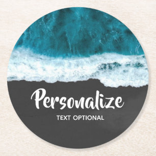 Porta-copo De Papel Redondo Ondas oceânicas na praia de areia negra