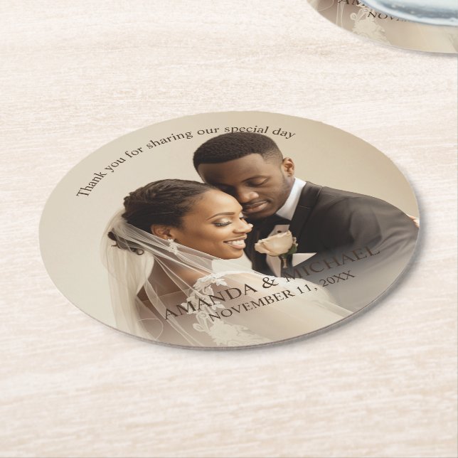 Porta-copo De Papel Redondo Personalized Photo Favor with Names & Wedding Date (Angulado)