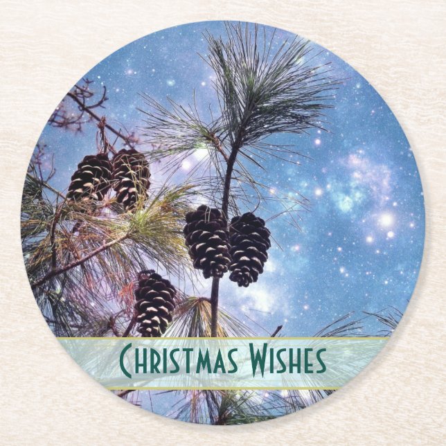 Porta-copo De Papel Redondo Pine de Natal sob um céu noturno estrelado (Frente)