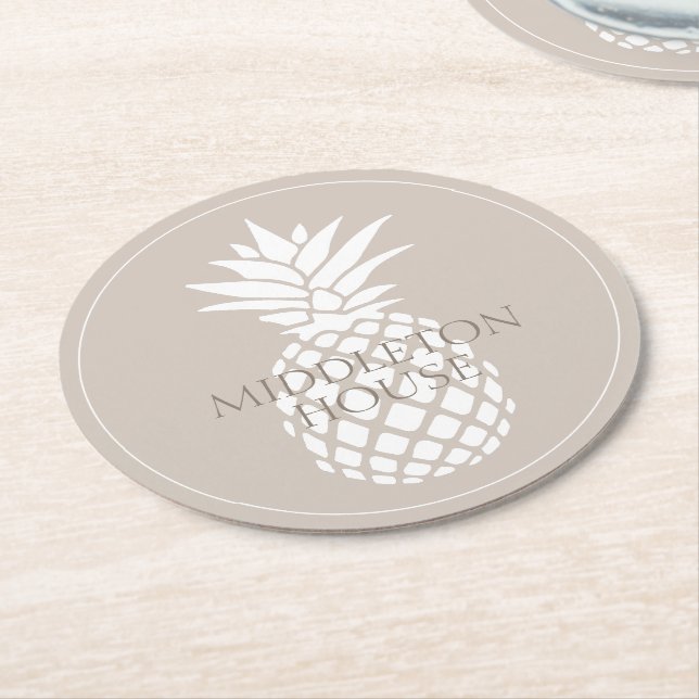 Porta-copo De Papel Redondo Preppy White Pineapple on Beige Personalized (Angulado)