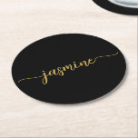 Porta-copo De Papel Redondo Preto e Dourado Monograma Nome Script Assinatura C<br><div class="desc">Conjunto de porta-copos redondos personalizados com monograma preto e dourado. Este design apresenta seu primeiro nome em uma linda tipografia de assinatura com estilo de letra manuscrita e cauda florida em preto e dourado. São fáceis de personalizar. Ótimo presente feminino e elegante para aquecimento de casa, também para aniversário, casamento,...</div>