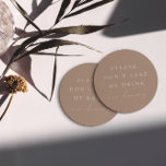 Porta-copo De Papel Redondo Simple Taupe Não tome minha bebida Eu estou dançan<br><div class="desc">Design apresenta uma fonte manuscrita e um design minimalista moderno. Projetado para coordenar com a coleção de convites para casamento "SERENA". Para mover o texto ou alterar o tamanho, a fonte ou a cor, clique em "Clique para personalizar mais". Veja o link de coleção nesta página para ver todos os...</div>