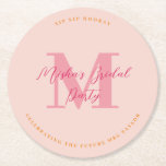 Porta-copo De Papel Redondo Sip Sip Hooray Porta copos Rosa Inicial<br><div class="desc">Projetada para coordenar com a nossa Coleção de Tipo Negrito, esta porta copos moderna apresenta um monograma em sotaques cor-de-rosa e fúcsia. Para personalização mais avançada deste design, por exemplo, alteração do layout, da fonte ou do tamanho do texto, clique no botão "PERSONALIZAR" acima. Por favor, entre em contato comigo...</div>