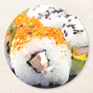 Porta-copo De Papel Redondo Sushi num prato