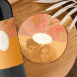 Porta-copo De Papel Redondo Vintage Wildflower Pink Poppy Salvar Data<br><div class="desc">Estas Portas copos de Vintage, Rosa-Rosa-Picado Salvem as Datas são uma exibição elegante de flores silvestres cor-de-rosa, laranja e vermelhas embelezadas com formas geométricas opacas. Apresentando uma paleta de bô de eterno e tipografia clássica, elas são caprichosas, coloridas e sofisticadas. A habilidade de adicionar uma foto dá a eles um...</div>