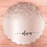 Porta-copo De Papel Rosa Dourado - Nome do Monograma do Metal com Lant<br><div class="desc">Rosa Dourado - Portas copos De Papel De Nome De Monograma Com Folha Cor-De-Rosa Esbranquiçada Folha De Folha Metálica Com Brilho. Isso faz a formatura perfeita, aniversário, casamento, chá de panela, aniversário, chá de fraldas ou presente de festa de solteira para alguém que ama luxo de vidro e estilos quíticos....</div>