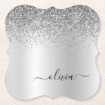 Porta-copo De Papel Script Girly Sparkle Glitter Monograma de Silver<br><div class="desc">Portas copos De Papel Com Nome Monograma De Folha De Silver Faux Folha Metálica Glitter De Farelo Brugado De Metal Monograma. Isso faz a formatura perfeita, aniversário, casamento, chá de panela, aniversário, chá de fraldas ou presente de festa de solteira para alguém que ama luxo de vidro e estilos quíticos....</div>