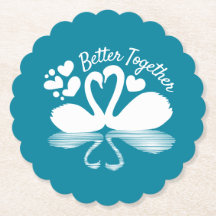 Silhueta do Cisne do casal na Água