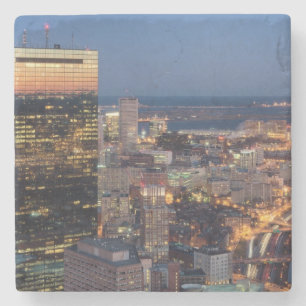 Porta-copo De Pedra A construção de Boston com luz arrasta na estrad
