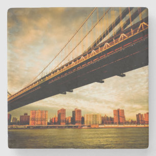 Porta-copo De Pedra A opinião da ponte de Manhattan do lado de