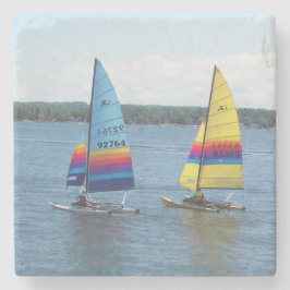 Porta-copo De Pedra Barcos à vela no lago prateado