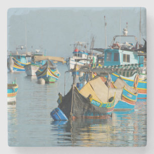 Porta-copo De Pedra Barcos de pesca malteses Marsaxlokk em Malta