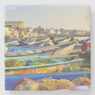 Porta-copo De Pedra Barcos sendo preparados para a pesca, A Igreja de